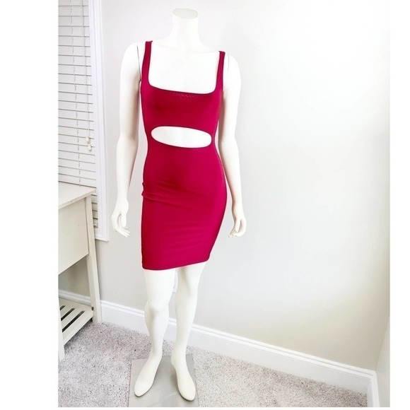 Pretty little thing red dress size 2       #029-0867 - Picture 2 of 10